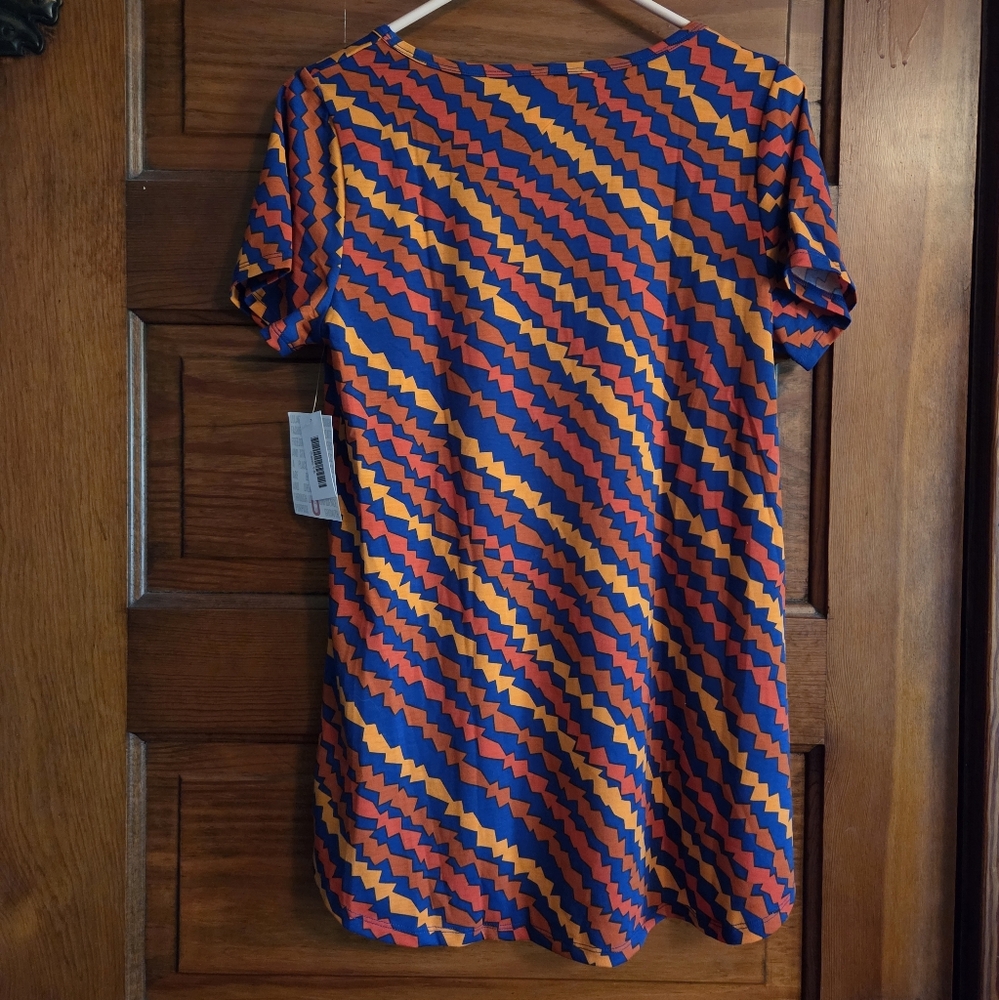 LuLaRoe Classic T - Picture 2 of 3